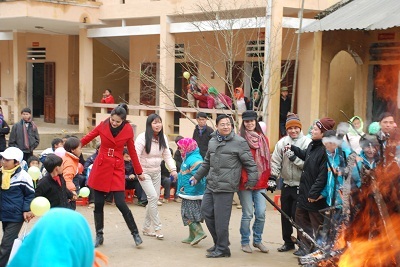 Hương Giang “ăn Tết” tình nguyện trong giá lạnh 2 độ C - 7