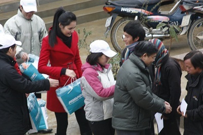 Hương Giang “ăn Tết” tình nguyện trong giá lạnh 2 độ C - 3