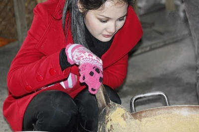 Hương Giang “ăn Tết” tình nguyện trong giá lạnh 2 độ C - 4