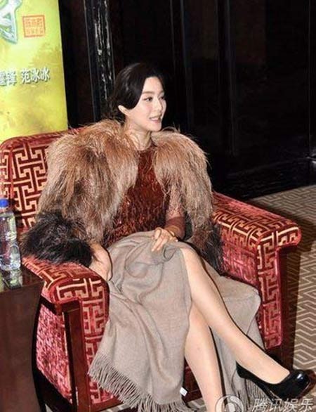 Phạm Băng Băng quý phái với áo choàng lông - 9 Phạm Băng Băng quý phái với áo choàng lông - 9