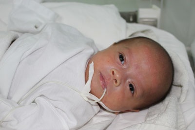 Bé Ngọc Anh chính thức trở về mái ấm gia đình - 2 Bé Ngọc Anh chính thức trở về mái ấm gia đình - 2