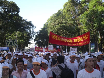 Đi bộ gây quỹ ủng hộ đồng bào nghèo đón Tết - 1 Đi bộ gây quỹ ủng hộ đồng bào nghèo đón Tết - 1