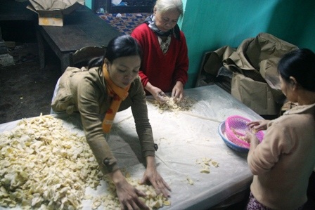 Nỗi buồn làng mứt gừng truyền thống - 4 Nỗi buồn làng mứt gừng truyền thống - 4