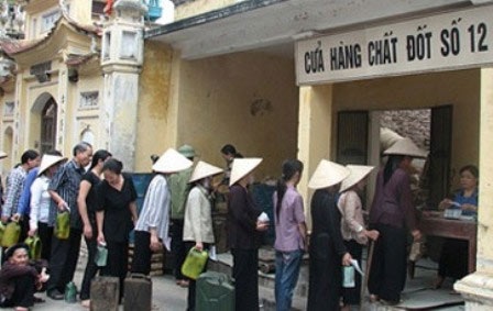 “Văn hóa xếp hàng” đang xuống cấp! - 3 “Văn hóa xếp hàng” đang xuống cấp! - 3