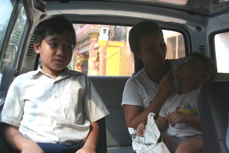 Chùm ảnh "giải cứu" các bé ở Tiên Phước 2 - 12