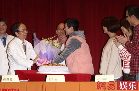 Chùm ảnh: Selina nức nở trong ngày họp báo - 16