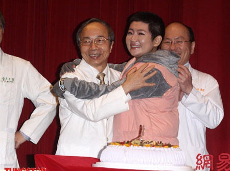 Chùm ảnh: Selina nức nở trong ngày họp báo - 17