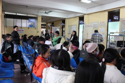 Cận cảnh thai phụ đi khám ngày rét - 1 Cận cảnh thai phụ đi khám ngày rét - 1