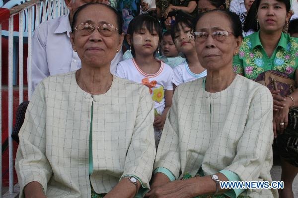 Cuộc thi các cặp song sinh - 4 Cuộc thi các cặp song sinh - 4