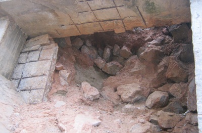 Hàng trăm ngàn người đánh cược tính mạng với cầu sắp sập  - 11