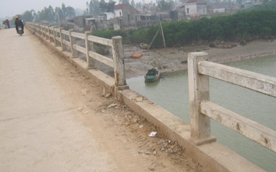 Hàng trăm ngàn người đánh cược tính mạng với cầu sắp sập  - 3