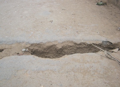 Hàng trăm ngàn người đánh cược tính mạng với cầu sắp sập  - 4