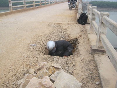 Hàng trăm ngàn người đánh cược tính mạng với cầu sắp sập  - 9