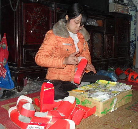 Làng tranh Đông Hồ tất bật...mùa hàng mã - 14