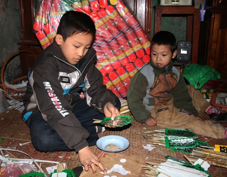 Làng tranh Đông Hồ tất bật...mùa hàng mã - 3