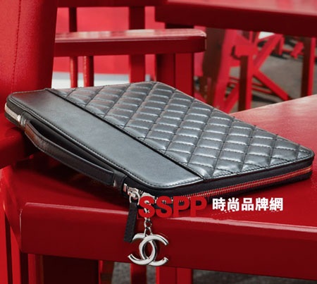 Thanh lịch với BST túi 2011 của Salvatore Ferragamo và Chanel - 20 Thanh lịch với BST túi 2011 của Salvatore Ferragamo và Chanel - 20