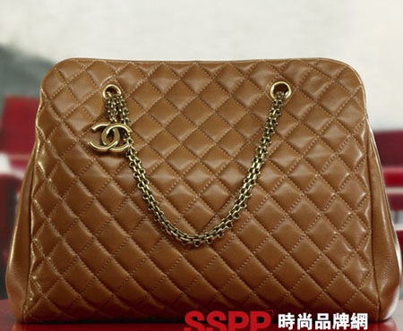 Thanh lịch với BST túi 2011 của Salvatore Ferragamo và Chanel - 26 Thanh lịch với BST túi 2011 của Salvatore Ferragamo và Chanel - 26