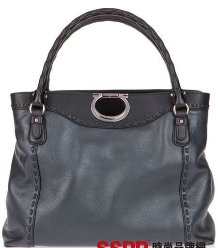 Thanh lịch với BST túi 2011 của Salvatore Ferragamo và Chanel - 6 Thanh lịch với BST túi 2011 của Salvatore Ferragamo và Chanel - 6