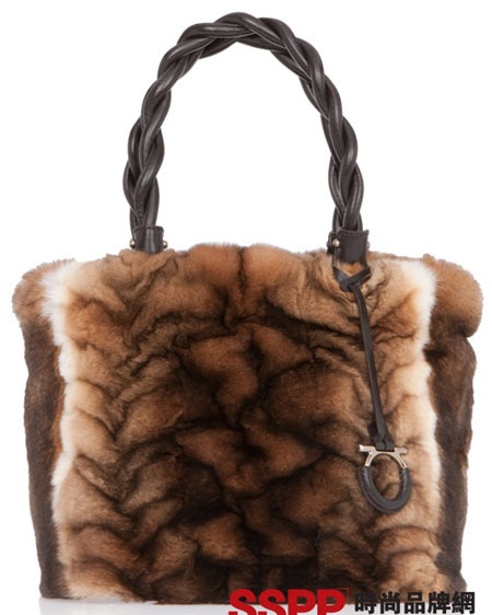 Thanh lịch với BST túi 2011 của Salvatore Ferragamo và Chanel - 9 Thanh lịch với BST túi 2011 của Salvatore Ferragamo và Chanel - 9