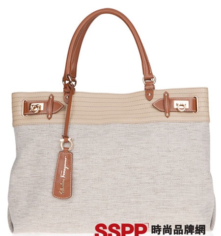 Thanh lịch với BST túi 2011 của Salvatore Ferragamo và Chanel - 17 Thanh lịch với BST túi 2011 của Salvatore Ferragamo và Chanel - 17