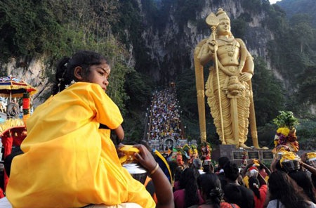 Lễ hội “hành xác” kỳ lạ của người Hindu  - 10