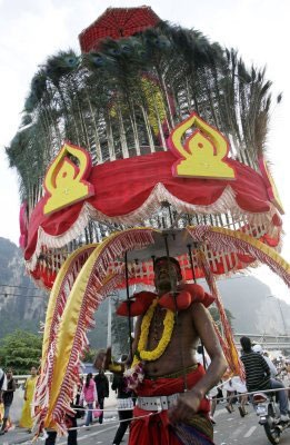 Lễ hội “hành xác” kỳ lạ của người Hindu  - 2