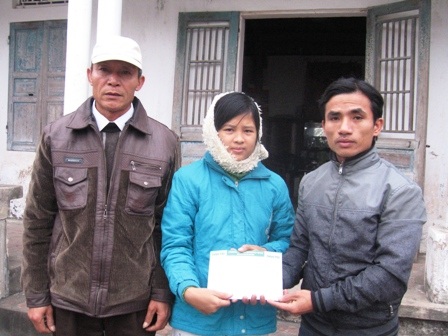 Niềm an ủi đến với gia đình bé Phạm Anh Tú - 1