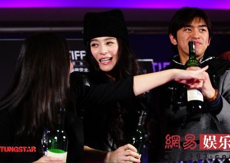 “Nữ hoàng thị phi” tu rượu trong ngày ra mắt phim mới - 5