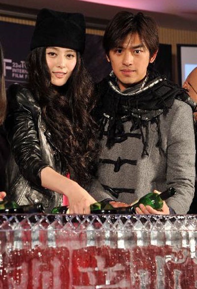 “Nữ hoàng thị phi” tu rượu trong ngày ra mắt phim mới - 4