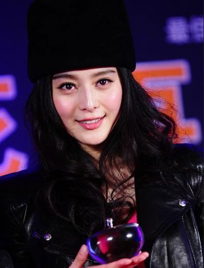 “Nữ hoàng thị phi” tu rượu trong ngày ra mắt phim mới - 13