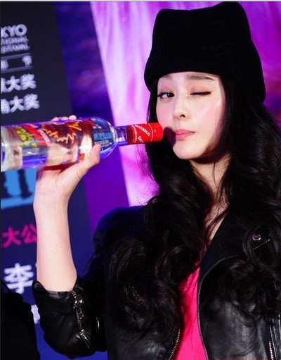 “Nữ hoàng thị phi” tu rượu trong ngày ra mắt phim mới - 3