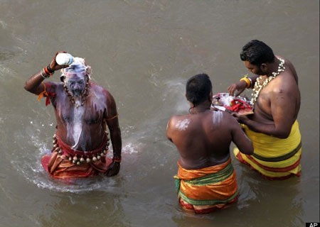 Lễ hội “hành xác” kỳ lạ của người Hindu  - 5