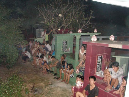 Phát hiện xác chết dưới giếng trong nghĩa trang - 2 Phát hiện xác chết dưới giếng trong nghĩa trang - 2