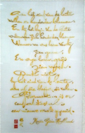 Ngắm bức tranh thêu thơ 14 thứ tiếng được đề xét kỷ lục Guinness VN - 15