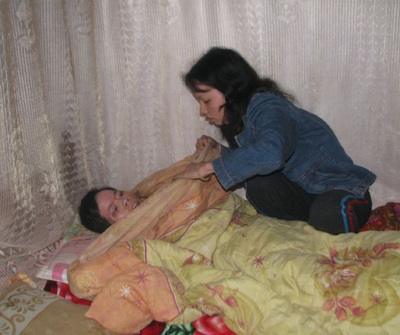 Em Nguyễn Thị Hải tiếp tục được bạn đọc sưởi ấm  - 2