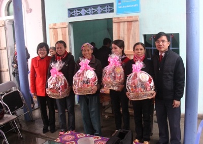 Hà Tĩnh: Tổng Công ty Điện lực Dầu khí Việt Nam bàn giao 3 ngôi nhà “Đại đoàn kết” - 2