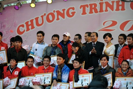 Lý Liên Kiệt: “Vì một thế giới tốt đẹp, hãy cố gắng hết sức có thể” - 13 Lý Liên Kiệt: “Vì một thế giới tốt đẹp, hãy cố gắng hết sức có thể” - 13