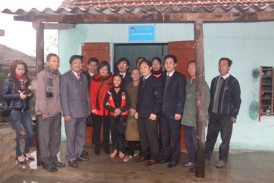 Hà Tĩnh: Tổng Công ty Điện lực Dầu khí Việt Nam bàn giao 3 ngôi nhà “Đại đoàn kết” - 1