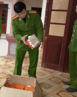 Hà Tĩnh: Tóm gọn đối tượng buôn bán pháo hoa - 1