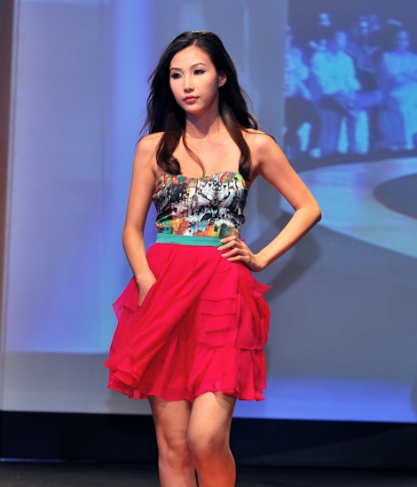 Hoàng Yến khoe vòng một gợi cảm - 12