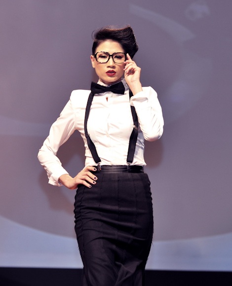 Hoàng Yến khoe vòng một gợi cảm - 3