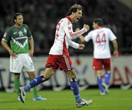 Van Nistelrooy sẽ trở lại Bernabeu với giá 2 triệu euro - 1