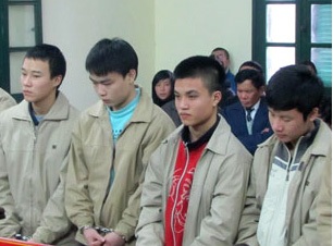 Lập hội đánh bạn, học sinh lớp 10 nhận án tù… “đền mạng” - 1 Lập hội đánh bạn, học sinh lớp 10 nhận án tù… “đền mạng” - 1