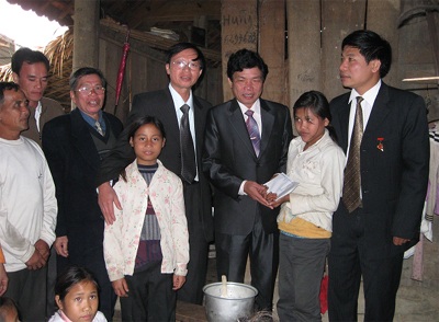 Vận động học sinh Đan Lai tới trường: Thực trạng và giải pháp - 2