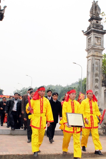 Hội Gióng tưng bừng ngày đón nhận di sản văn hoá thế giới - 5 Hội Gióng tưng bừng ngày đón nhận di sản văn hoá thế giới - 5