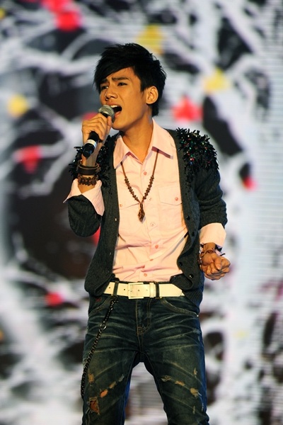 Uyên Linh cảm ơn khán giả Hà Nội bằng tình yêu - 10