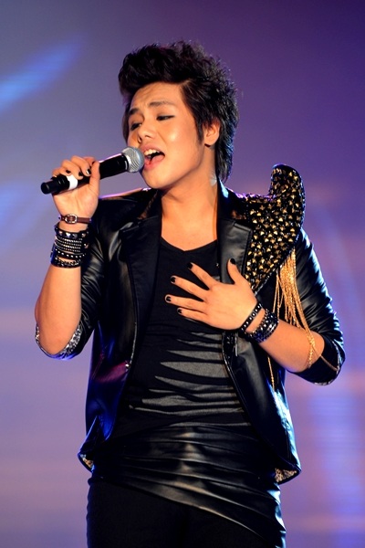 Uyên Linh cảm ơn khán giả Hà Nội bằng tình yêu - 11