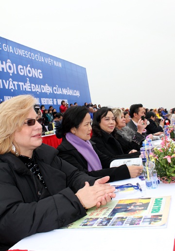 Sôi động cảnh cướp chiếu tại Hội Gióng - 8 Sôi động cảnh cướp chiếu tại Hội Gióng - 8