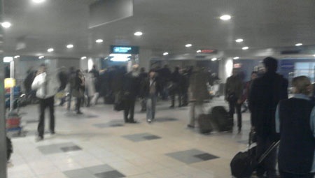 Đánh bom khủng bố sân bay lớn nhất Nga, hơn 200 người thương vong - 2