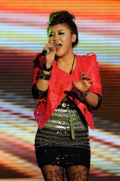 Uyên Linh cảm ơn khán giả Hà Nội bằng tình yêu - 2